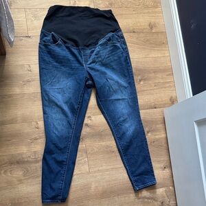 Maternity skinny jeans